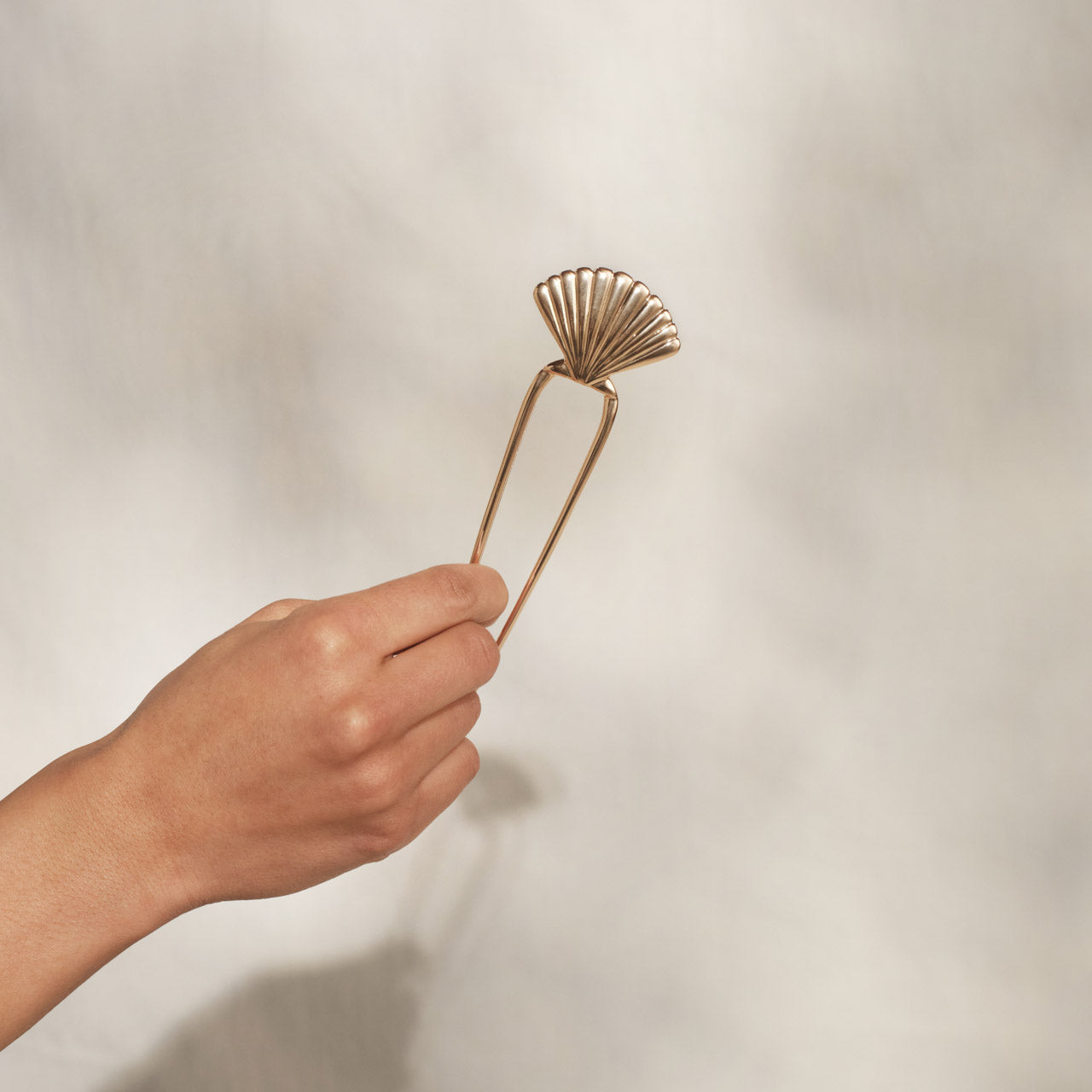 Metal Clam Shell French Hair Pin - Gold - Image 4