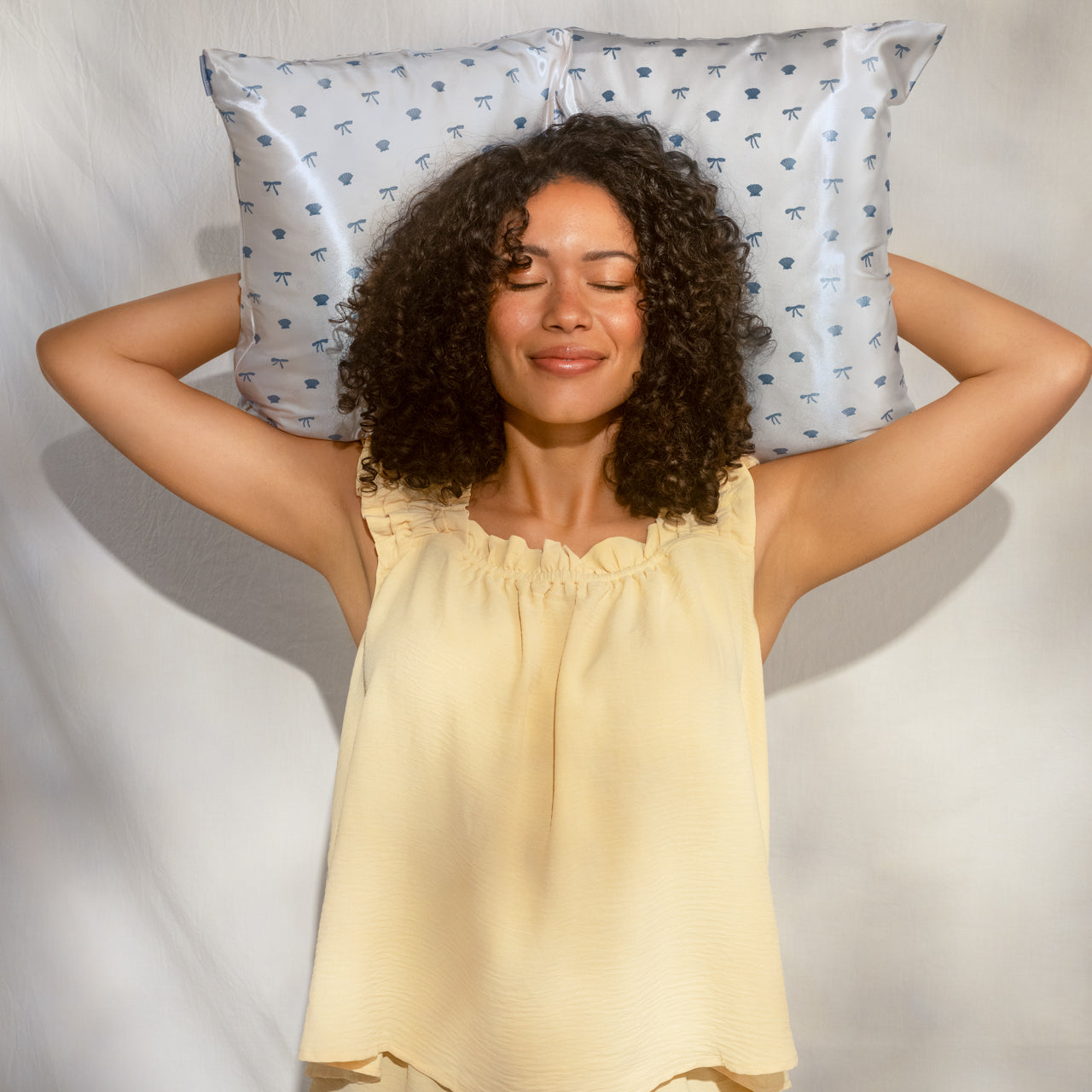 Satin Pillowcase in Pearlized Cream & Coastal Blue Print 4 Pack - Image 2