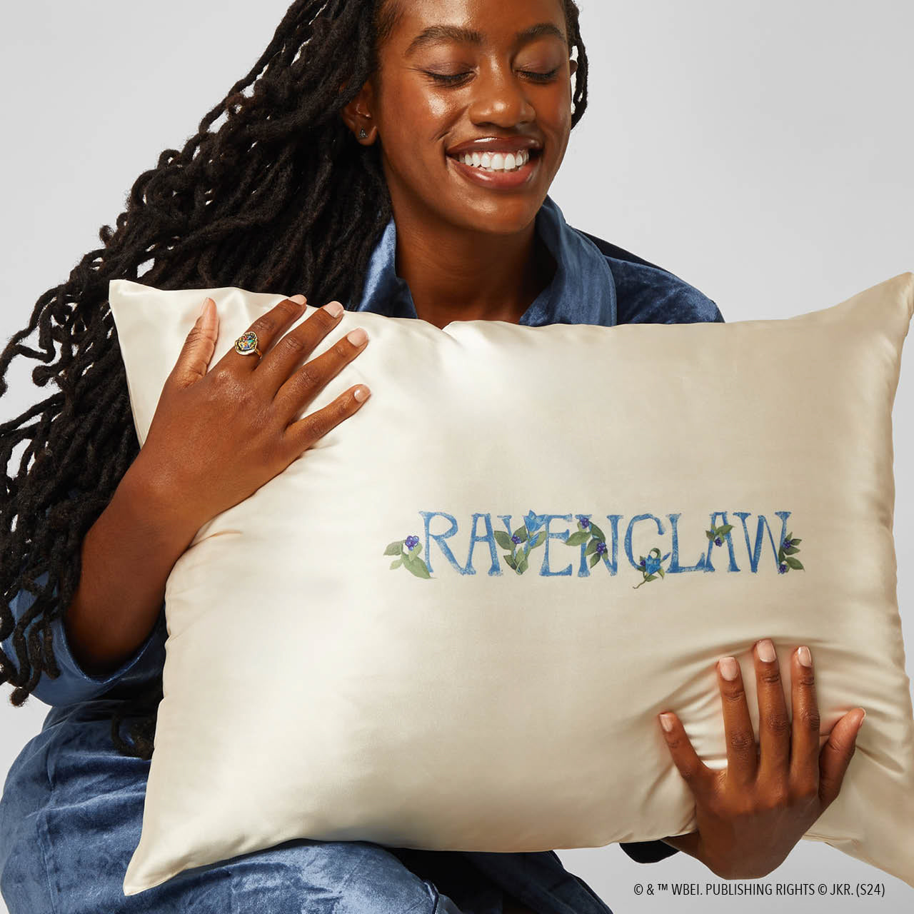 Kitsch x Harry Potter Satin Pillowcase in Ravenclaw 2 Pack - Image 4