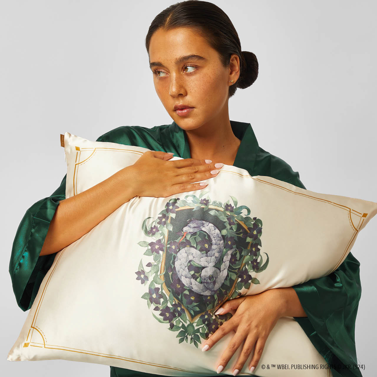 Kitsch x Harry Potter Satin Pillowcase in Slytherin 2 Pack - Image 5