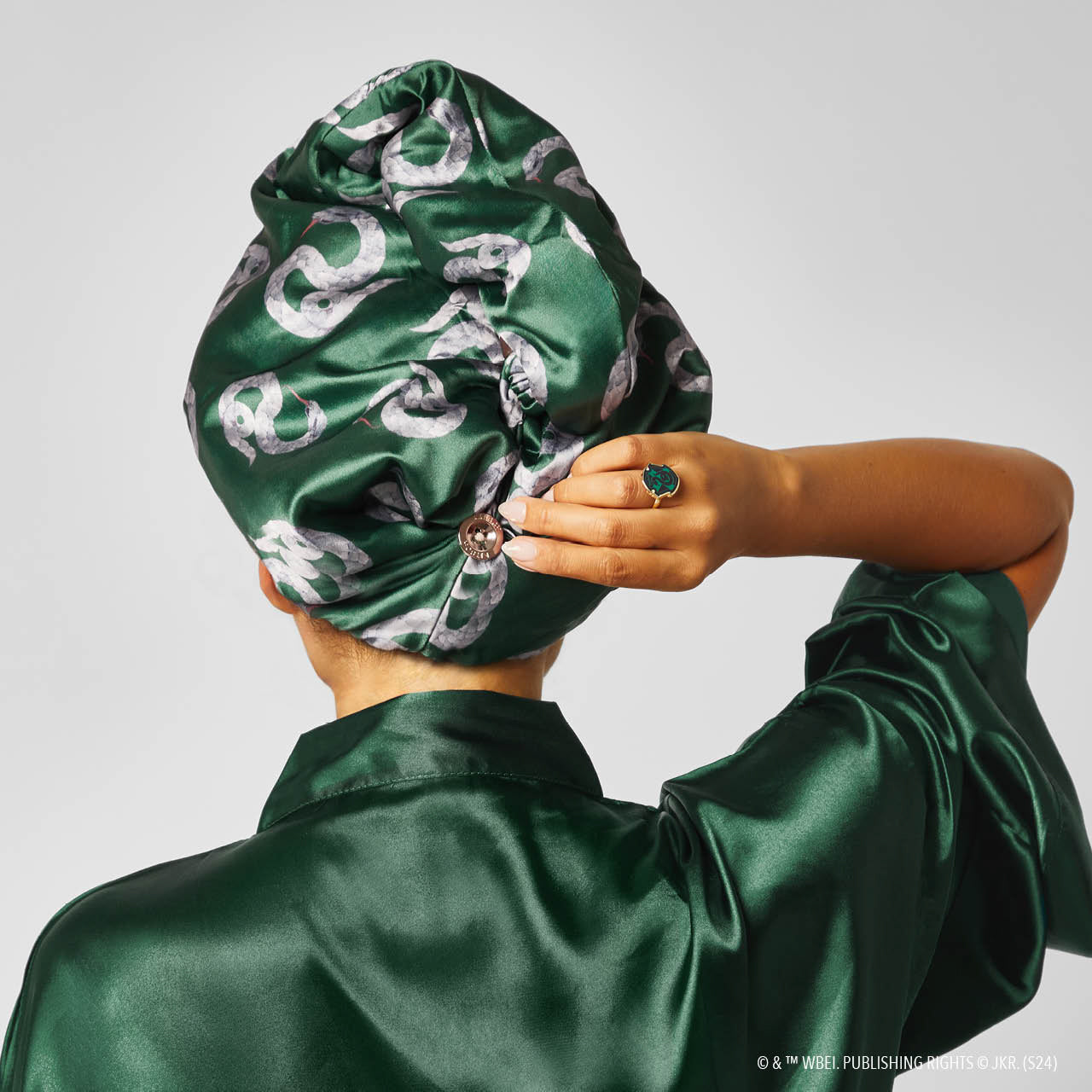 Kitsch x Harry Potter Satin Wrapped Hair Towel in Slytherin - Image 2