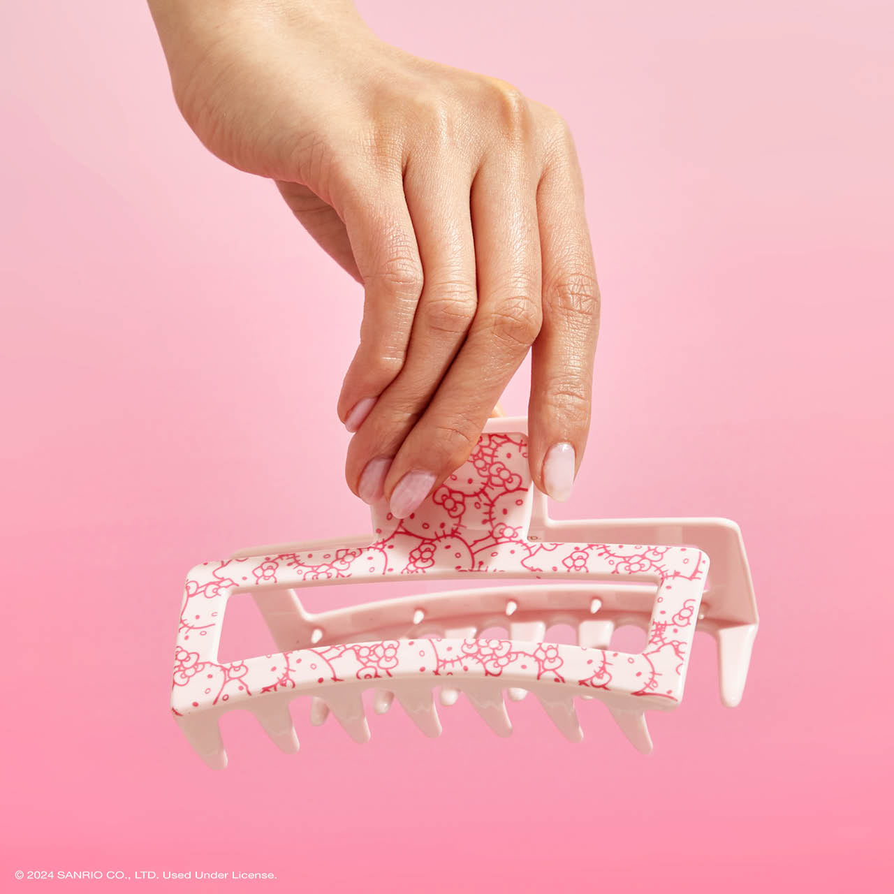 Kitsch x Hello Kitty Jumbo Claw Clip in Pink Kitty Faces - Image 4