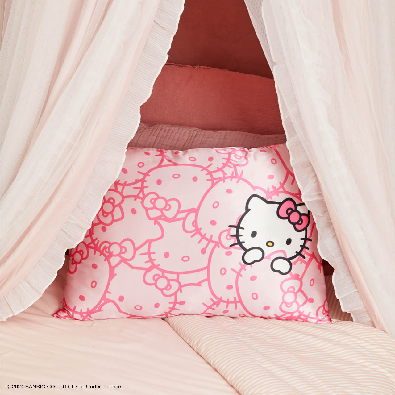 Kitsch x Hello Kitty Satin Pillowcase in Pink Hello Kitty Faces - Image 2