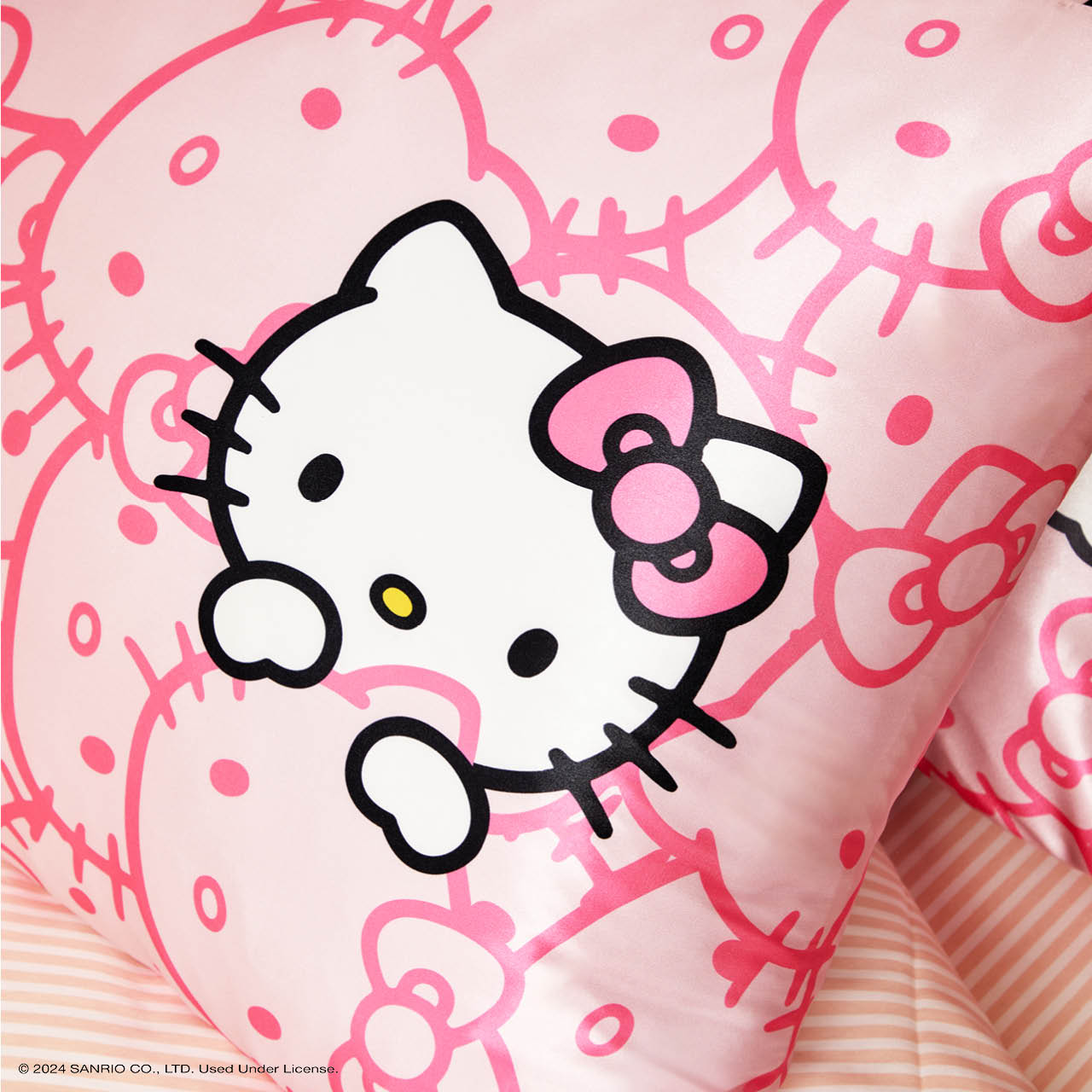 Kitsch x Hello Kitty Satin Pillowcase in Pink Hello Kitty Faces - Image 3