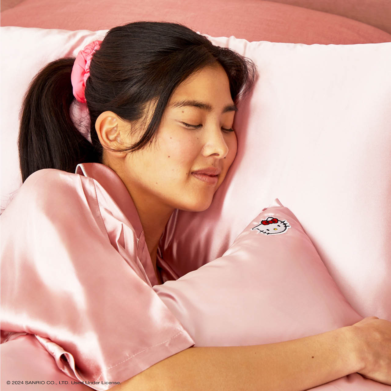 Kitsch x Hello Kitty Satin Pillowcase in Pink Hello Kitty Face - Image 3
